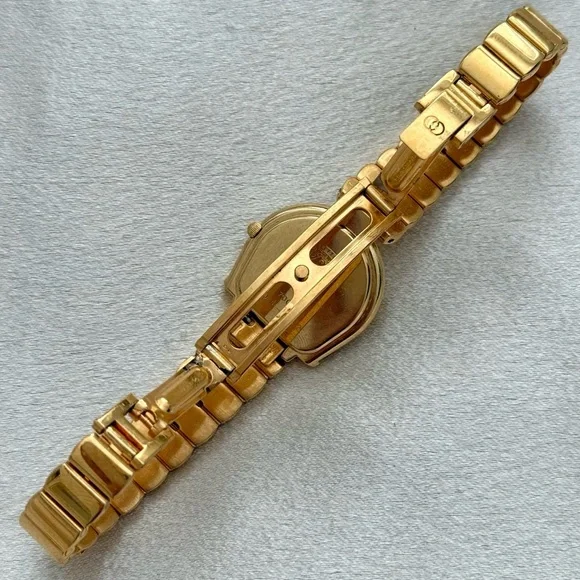 AUTHENTIC RARE VINTAGE GUCCI HORSESHOE GOLD WATCH - Picture 5 of 6